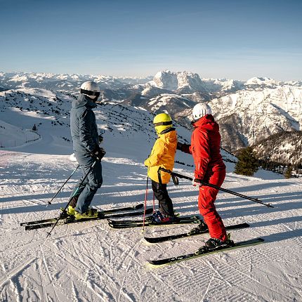 family-skiing-area-steinplatte-winklmoosalm-cfreezingmotions-clauslistl-2