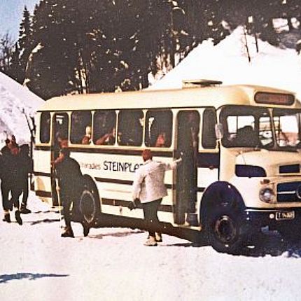 skibus-auf-die-steinplatte