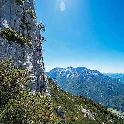 stone slab climbing-cdaniel-gollner-2