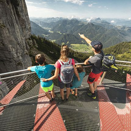 Hiking family Steinplatte © Klaus Listl_freezingmotions (123)