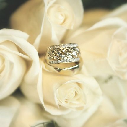 wedding-rings-on-roses-original-1023937-2