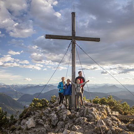 Hike to the summit cross on the Steinplatte with the whole family