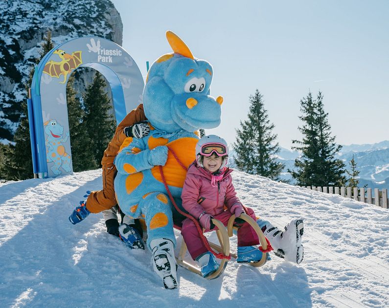 kinderbetreuung-triassicpark-steinplatte-winter-1